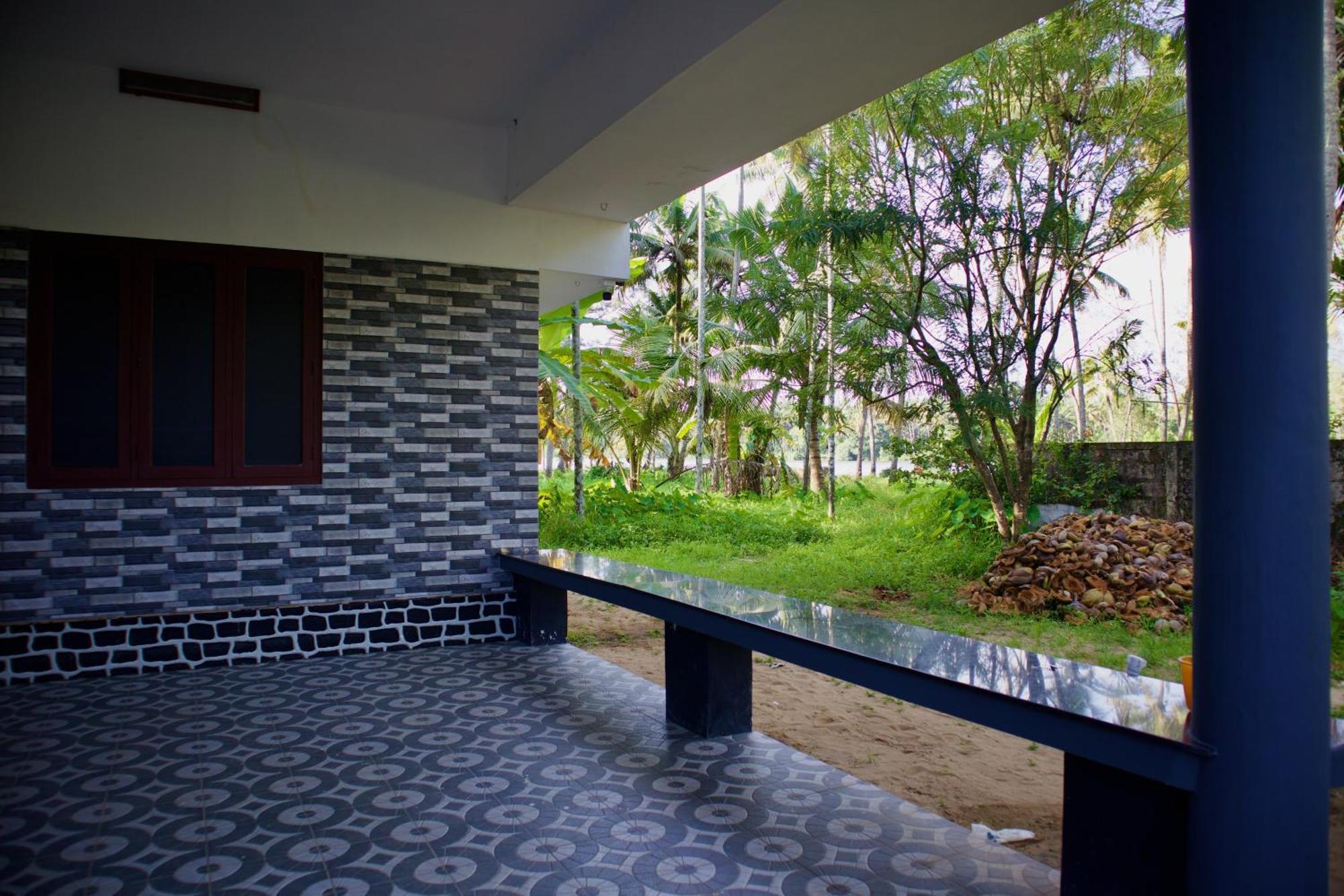 Ambili Riverfront Villa With Party Hall Irimbranallur Exterior photo